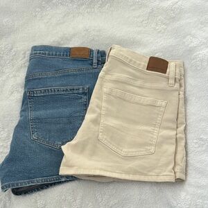 Light wash and cream American Eagle Jorts